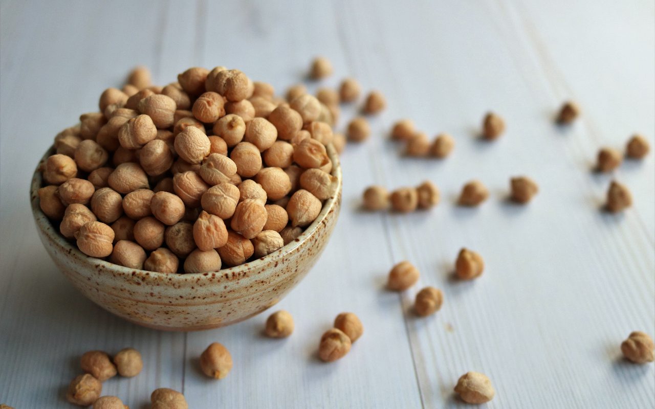 Can Dogs Eat Chickpeas? Let Your Dog Munch On Chickpeas!